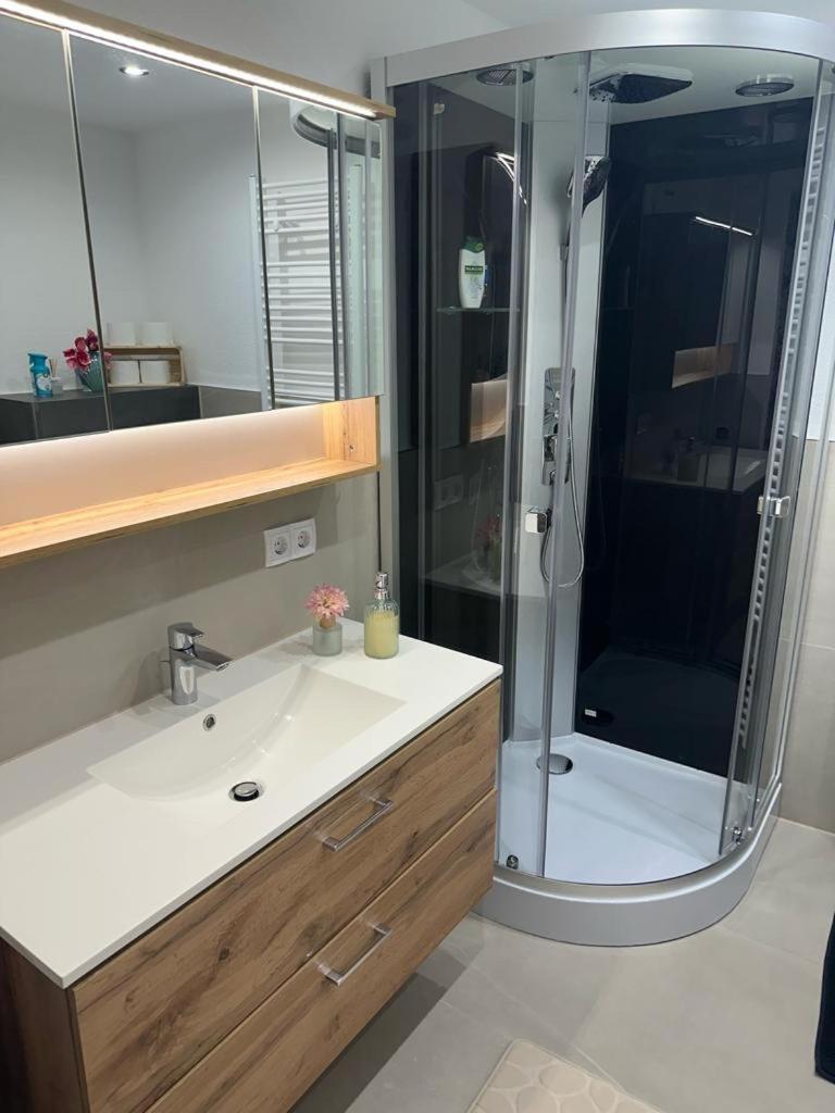 Moderne Ruhige Ferienwohnung Ubstadt-Weiher المظهر الخارجي الصورة
